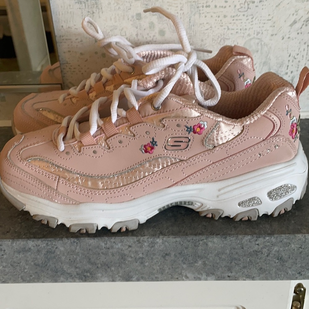Pink with flowers details